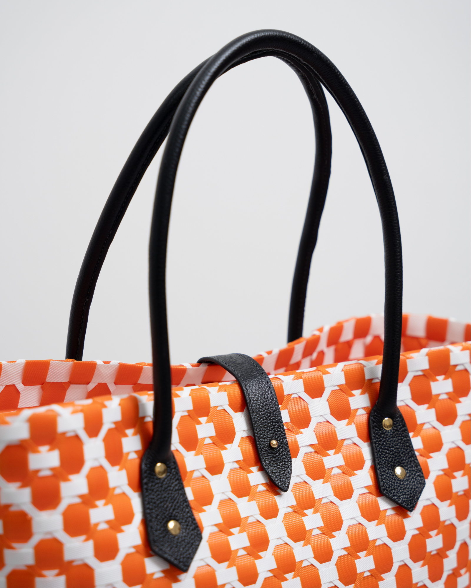 TÚI ĐI BIỂN ĐAN HOA VĂN THỦ CÔNG VỚI QUAI DA