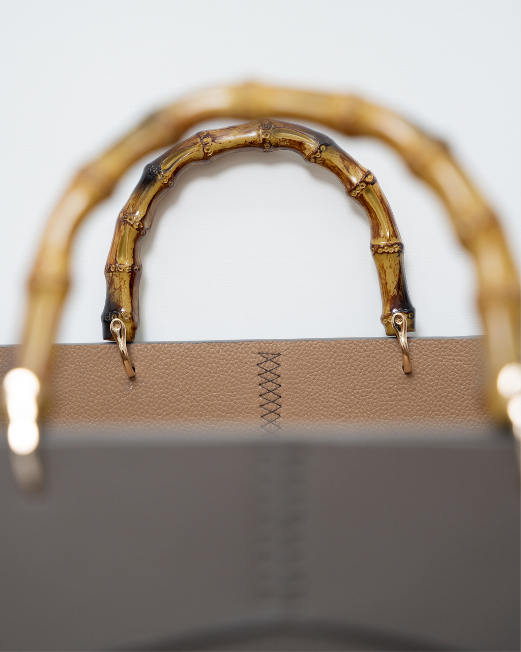 KHAY DA THỦ CÔNG VỚI TAY CẦM BẰNG TRE TỰ NHIÊN