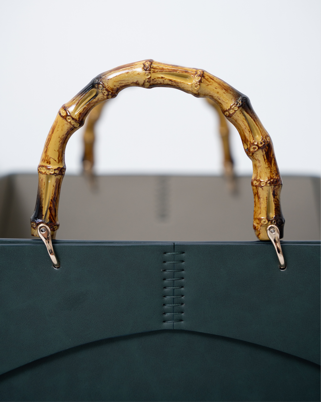 KHAY DA THỦ CÔNG VỚI TAY CẦM BẰNG TRE TỰ NHIÊN