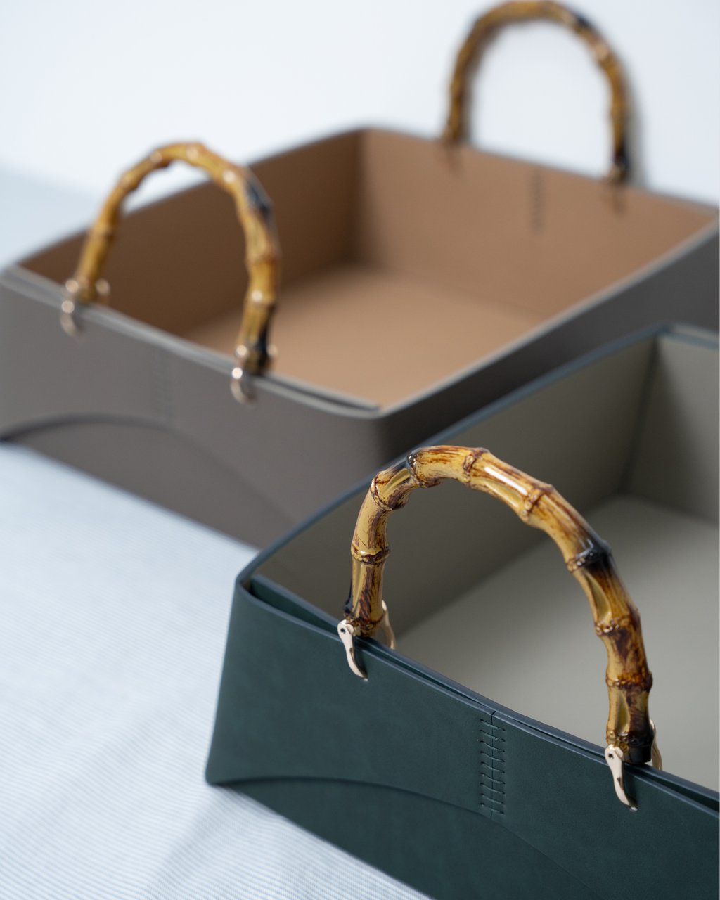 KHAY DA THỦ CÔNG VỚI TAY CẦM BẰNG TRE TỰ NHIÊN