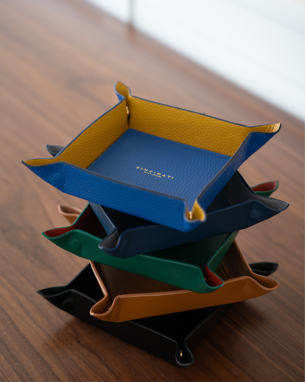 KHAY DA TRANG TRÍ HÌNH VUÔNG CÓ NÚT BẤM Ở BỐN GÓC