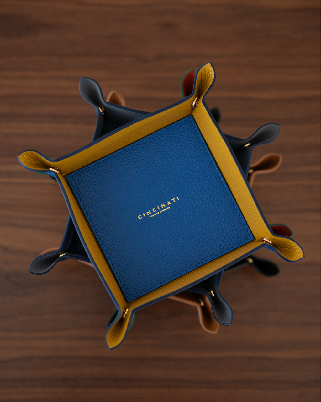 KHAY DA TRANG TRÍ HÌNH VUÔNG CÓ NÚT BẤM Ở BỐN GÓC